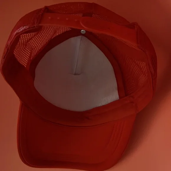 The Hong Kong Cable Car Red Hat - Picture 4 of 4